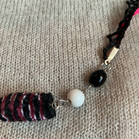 3x35$ 💀 Handmade - Skull short necklace ruban bead fabric - black white red - Picture 3 of 10